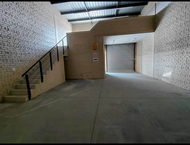 138M² WAREHOUSE TO LET IN POMONA